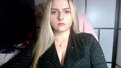 Snapshot of britneyglow chatting on December 30, 2024, 6:49 pm BritneyGlow online show from December 30, 2024, 6:49 pm