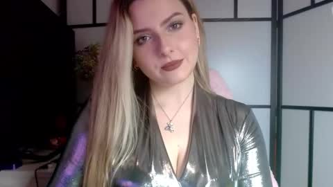 Snapshot of britneyglow chatting on December 31, 2024, 3:31 pm BritneyGlow online show from December 31, 2024, 3:31 pm