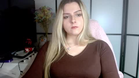 Snapshot of britneyglow chatting on January 3, 2025, 7:18 pm BritneyGlow online show from January 3, 2025, 7:18 pm