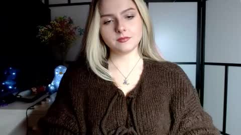 Snapshot of britneyglow chatting on January 22, 2025, 5:28 pm BritneyGlow online show from January 22, 2025, 5:28 pm