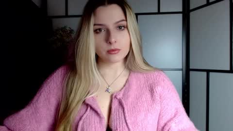 Snapshot of britneyglow chatting on January 23, 2025, 7:40 pm BritneyGlow online show from January 23, 2025, 7:40 pm