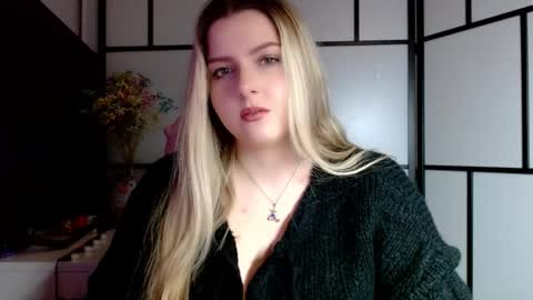 Snapshot of britneyglow chatting on January 24, 2025, 9:58 pm BritneyGlow online show from January 24, 2025, 9:58 pm