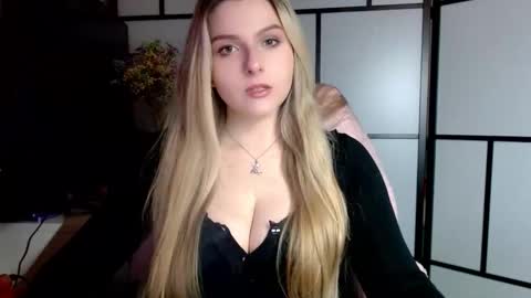 Snapshot of britneyglow chatting on January 29, 2025, 1:37 am BritneyGlow online show from January 29, 2025, 1:37 am