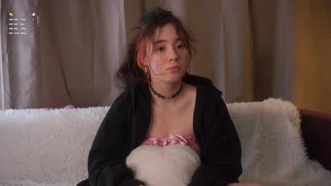 Lina online show from April 1, 2026, 1:23 pm