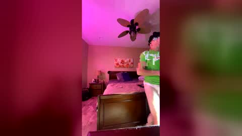 Snapshot of brodienewport chatting on February 24, 2026, 2:42 am brodienewport online show from February 24, 2026, 2:42 am