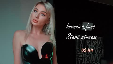 Snapshot of bronnica chatting on November 2, 2025, 4:09 pm Anna online show from November 2, 2025, 4:09 pm