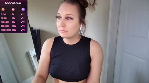 Snapshot of brookebee27 chatting on December 8, 2024, 7:43 pm brookebee online show from December 8, 2024, 7:43 pm