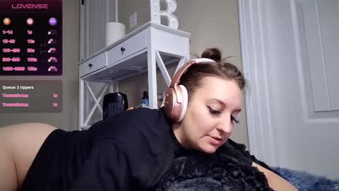 Snapshot of brookebee27 chatting on January 23, 2025, 8:15 am brookebee online show from January 23, 2025, 8:15 am