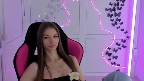 Snapshot of brooklunglow_ chatting on June 25, 2026, 12:31 pm Vlada online show from June 25, 2026, 12:31 pm