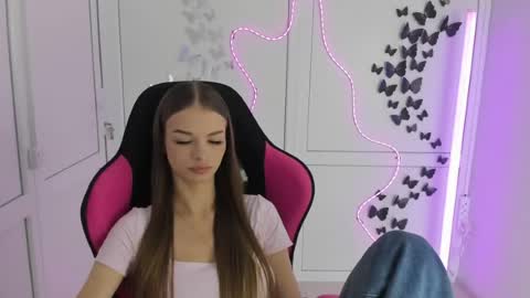 Snapshot of brooklunglow_ chatting on July 12, 2026, 12:40 pm Vlada online show from July 12, 2026, 12:40 pm