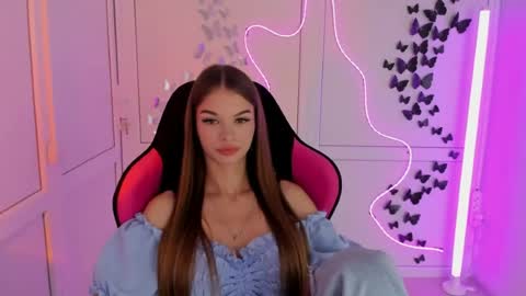 Snapshot of brooklunglow_ chatting on July 26, 2026, 12:12 pm Vlada online show from July 26, 2026, 12:12 pm