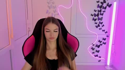 Snapshot of brooklunglow_ chatting on July 27, 2026, 12:56 pm Vlada online show from July 27, 2026, 12:56 pm