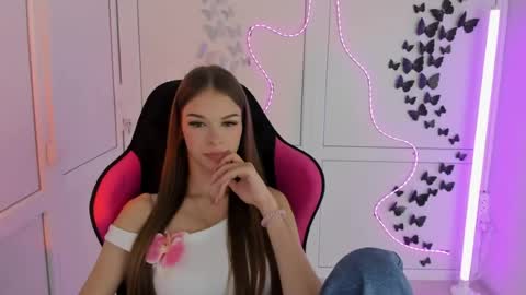 Snapshot of brooklunglow_ chatting on July 31, 2026, 12:15 pm Vlada online show from July 31, 2026, 12:15 pm