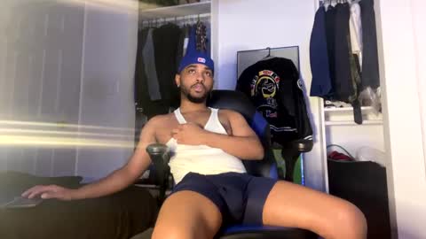 Snapshot of brownskinshortyy chatting on December 17, 2024, 5:40 am Brownskinshortyy online show from December 17, 2024, 5:40 am