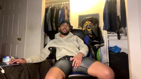 Snapshot of brownskinshortyy chatting on December 18, 2024, 1:48 am Brownskinshortyy online show from December 18, 2024, 1:48 am