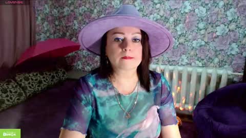 Julia online show from June 6, 2026, 10:03 pm