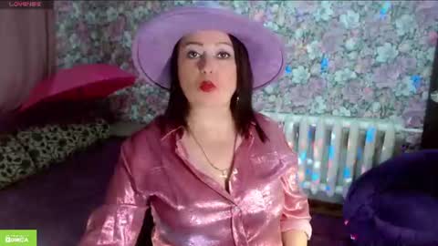 Julia online show from June 11, 2026, 10:30 pm