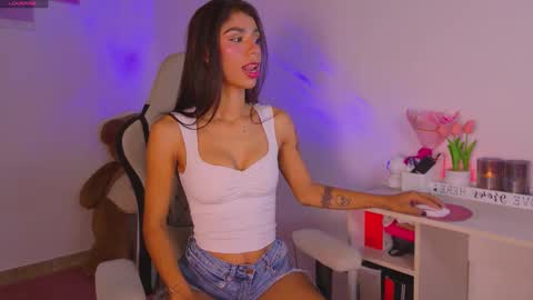 Snapshot of brunetteadams001 chatting on January 14, 2026, 3:56 am SARAH online show from January 14, 2026, 3:56 am