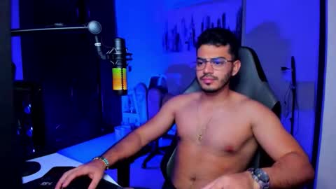 Snapshot of bruno_diaz31 chatting on December 1, 2025, 12:32 pm Bruno online show from December 1, 2025, 12:32 pm