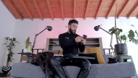 Andres Suarez online show from February 16, 2026, 3:08 pm