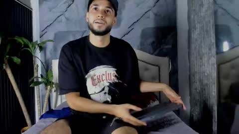 Snapshot of bry_dalton chatting on November 15, 2025, 5:27 am Bry Dalton online show from November 15, 2025, 5:27 am