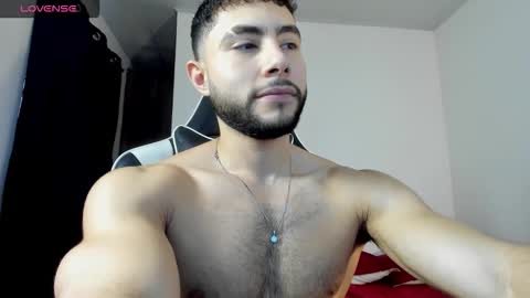 Snapshot of bryan_oficials chatting on November 30, 2025, 8:35 pm bryan_oficials online show from November 30, 2025, 8:35 pm