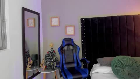 Snapshot of bryan_robayo5 chatting on December 5, 2025, 11:30 am Bryan online show from December 5, 2025, 11:30 am