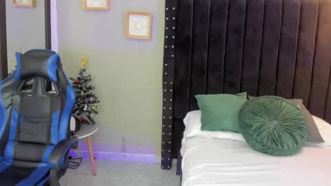 Snapshot of bryan_robayo5 chatting on December 14, 2025, 11:15 am Bryan online show from December 14, 2025, 11:15 am