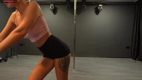 Bubble  gum  online show from November 15, 2025, 8:05 pm