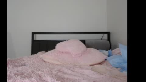 Snapshot of bubble_girl_lo chatting on May 6, 2026, 8:19 am Queen Lola XXX online show from May 6, 2026, 8:19 am
