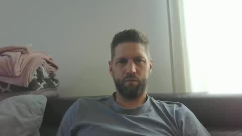 bubblebee1982 online show from September 12, 2025, 1:22 pm