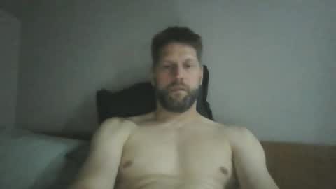 Snapshot of bubblebee1982 chatting on May 31, 2026, 6:09 pm bubblebee1982 online show from May 31, 2026, 6:09 pm