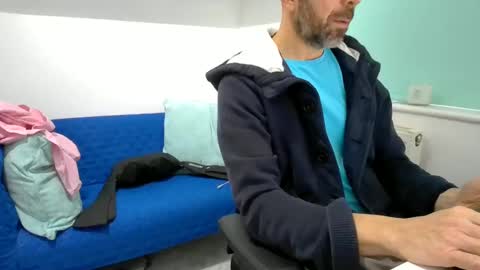 Snapshot of bubblebumdave chatting on December 9, 2024, 2:39 pm Bubblebum online show from December 9, 2024, 2:39 pm