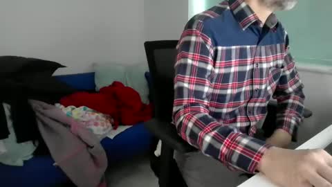 Snapshot of bubblebumdave chatting on January 24, 2025, 3:24 pm Bubblebum online show from January 24, 2025, 3:24 pm