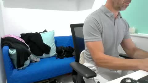 Snapshot of bubblebumdave chatting on October 7, 2025, 2:14 pm Bubblebum online show from October 7, 2025, 2:14 pm