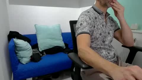 Snapshot of bubblebumdave chatting on November 11, 2025, 4:07 pm Bubblebum online show from November 11, 2025, 4:07 pm