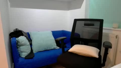 Snapshot of bubblebumdave chatting on December 16, 2025, 2:55 pm Bubblebum online show from December 16, 2025, 2:55 pm