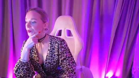 Snapshot of bubbling_crush chatting on February 16, 2025, 11:05 pm bubbling_crush online show from February 16, 2025, 11:05 pm
