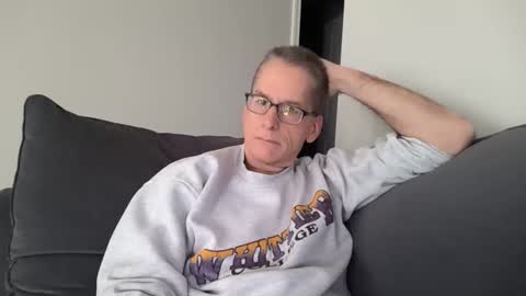 Snapshot of budman004 chatting on November 28, 2025, 2:42 pm budman004 online show from November 28, 2025, 2:42 pm