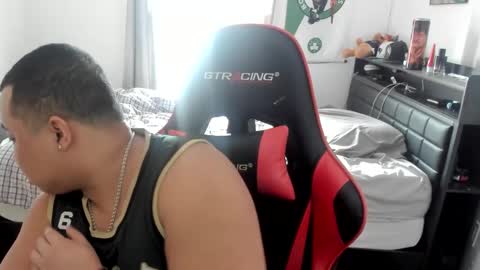 Snapshot of buffsexyman24 chatting on February 20, 2025, 5:51 pm buffsexyman24 online show from February 20, 2025, 5:51 pm