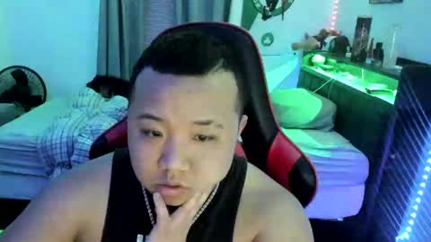 Snapshot of buffsexyman24 chatting on February 22, 2025, 1:33 am buffsexyman24 online show from February 22, 2025, 1:33 am