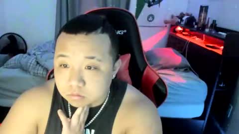 Snapshot of buffsexyman24 chatting on February 24, 2025, 12:20 am buffsexyman24 online show from February 24, 2025, 12:20 am