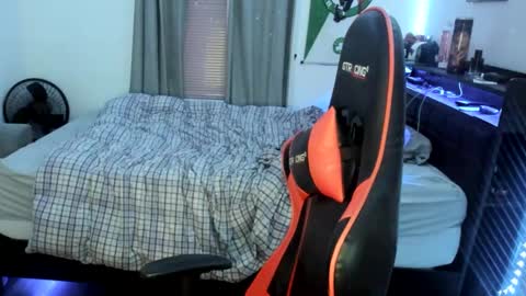 Snapshot of buffsexyman24 chatting on February 25, 2025, 11:33 pm buffsexyman24 online show from February 25, 2025, 11:33 pm