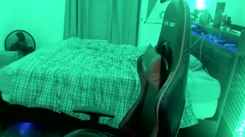 Snapshot of buffsexyman24 chatting on February 27, 2025, 2:10 am buffsexyman24 online show from February 27, 2025, 2:10 am