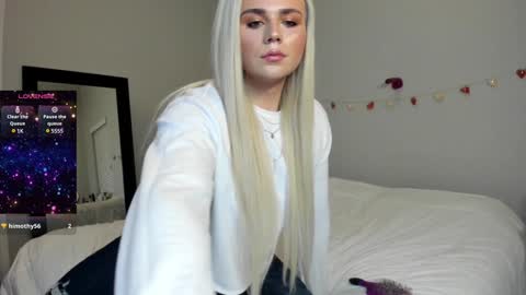 Snapshot of buitifulblonde chatting on January 6, 2025, 1:53 am buitifulblonde online show from January 6, 2025, 1:53 am