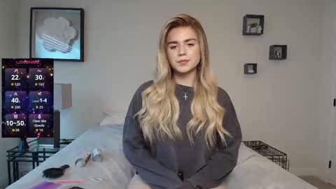 Snapshot of buitifulblonde chatting on October 8, 2025, 6:27 pm buitifulblonde online show from October 8, 2025, 6:27 pm