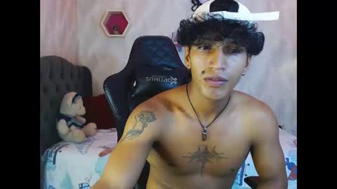 bull_cam online show from October 31, 2025, 4:41 pm