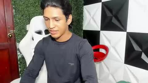 bull_cam online show from December 2, 2025, 7:09 pm