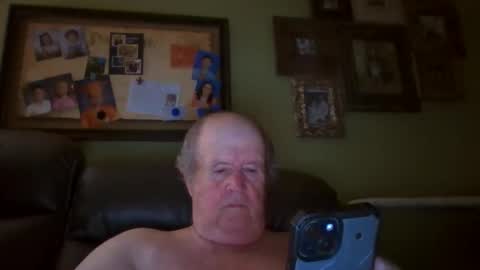 Snapshot of bullfrogg5050 chatting on October 15, 2025, 10:26 am bullfrogg5050 online show from October 15, 2025, 10:26 am