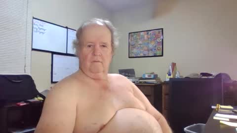 Snapshot of bullfrogg5050 chatting on October 27, 2025, 12:15 am bullfrogg5050 online show from October 27, 2025, 12:15 am